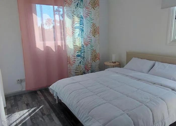 Zinas Modern Flat Nicosia アパート Strovolos