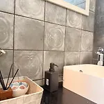 Apartment Zinas Modern Flat Nicosia *